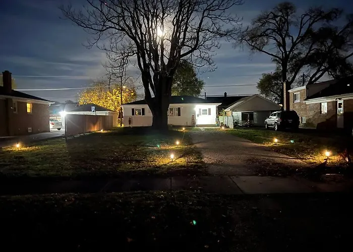 Modern 3Bed 2Bath Ranch With Diy Art Porch 3Tvs And Huge Front Yard To Enjoy!
