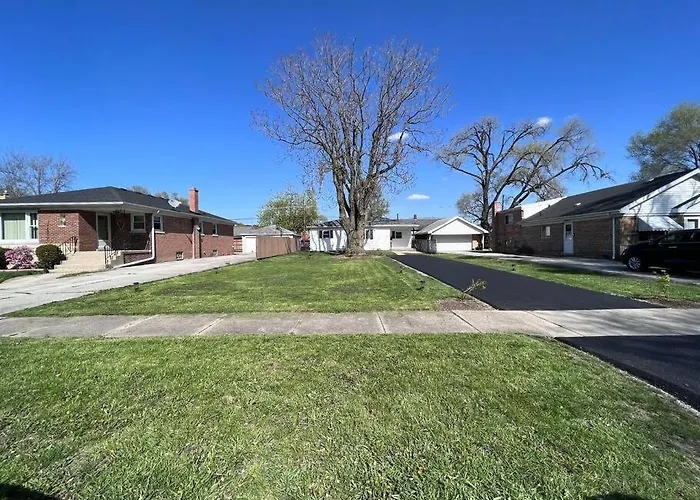 Modern 3Bed 2Bath Ranch With Diy Art Porch 3Tvs And Huge Front Yard To Enjoy!