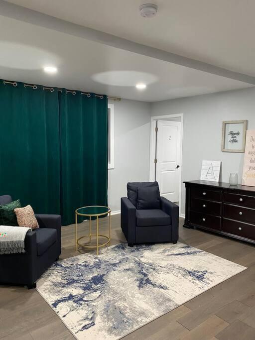 Modern 3bed 2bath Ranch With Diy Art Porch 3tvs And Huge Front Yard To Enjoy!