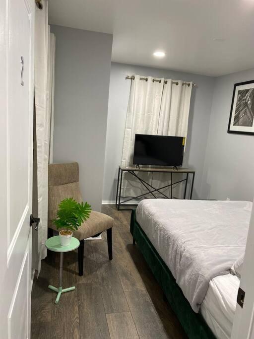 Villa Modern 3bed 2bath Ranch With Diy Art Porch 3tvs And Huge Front Yard To Enjoy! Calumet City
