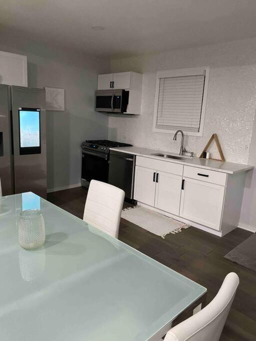 Modern 3bed 2bath Ranch With Diy Art Porch 3tvs And Huge Front Yard To Enjoy! Calumet City