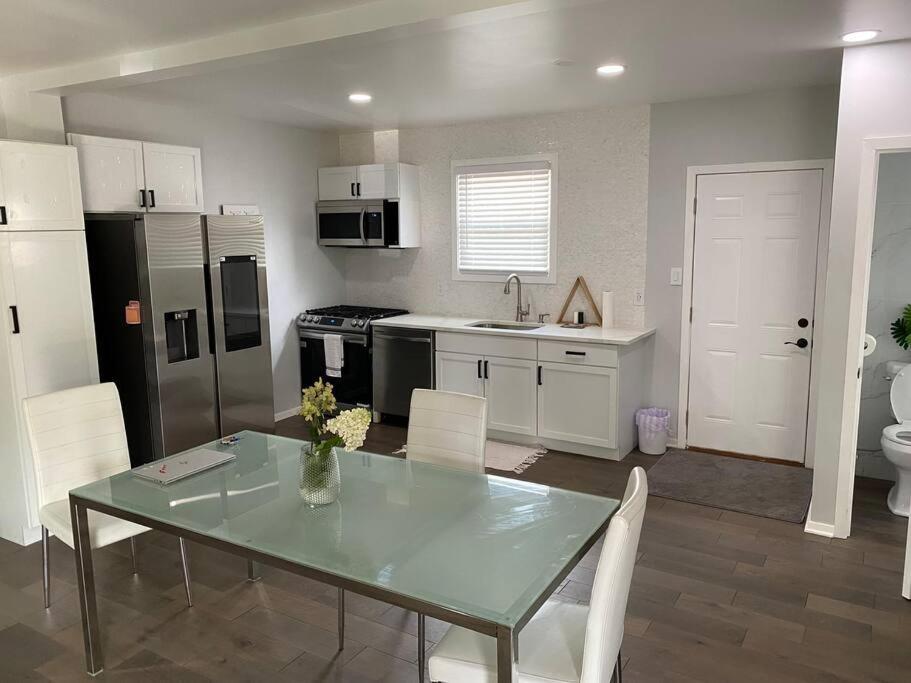 Modern 3bed 2bath Ranch With Diy Art Porch 3tvs And Huge Front Yard To Enjoy! Calumet City
