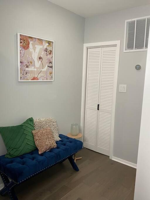 Modern 3bed 2bath Ranch With Diy Art Porch 3tvs And Huge Front Yard To Enjoy! *