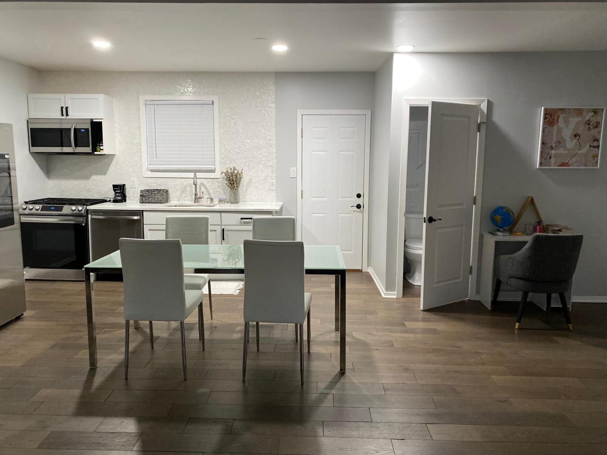 Modern 3bed 2bath Ranch With Diy Art Porch 3tvs And Huge Front Yard To Enjoy!